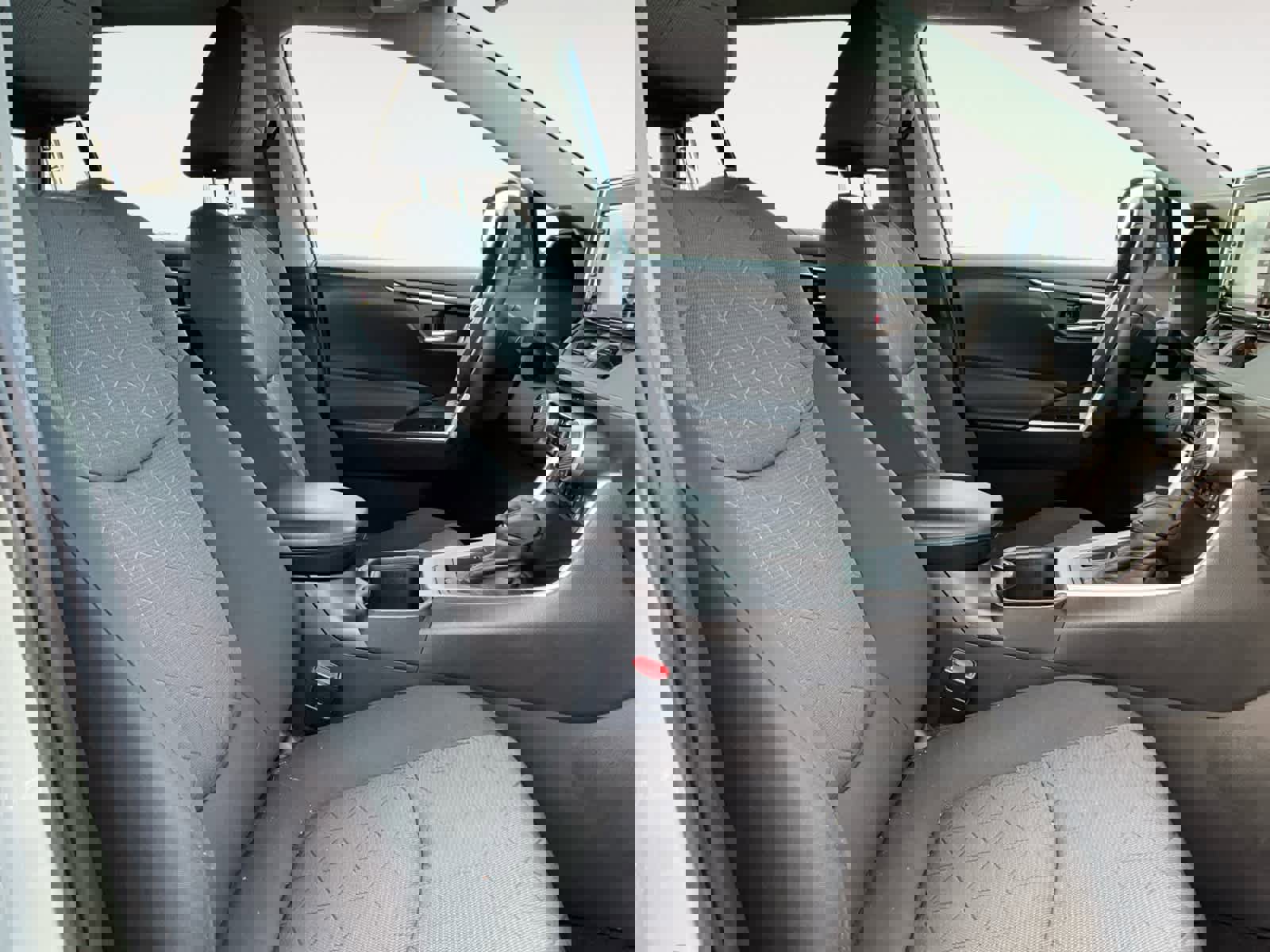 Used 2022 Toyota RAV4 XLE w/ Convenience Package image 17