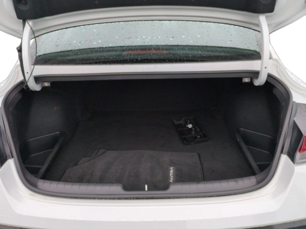 Used 2025 Hyundai Elantra Sport FWD image 23