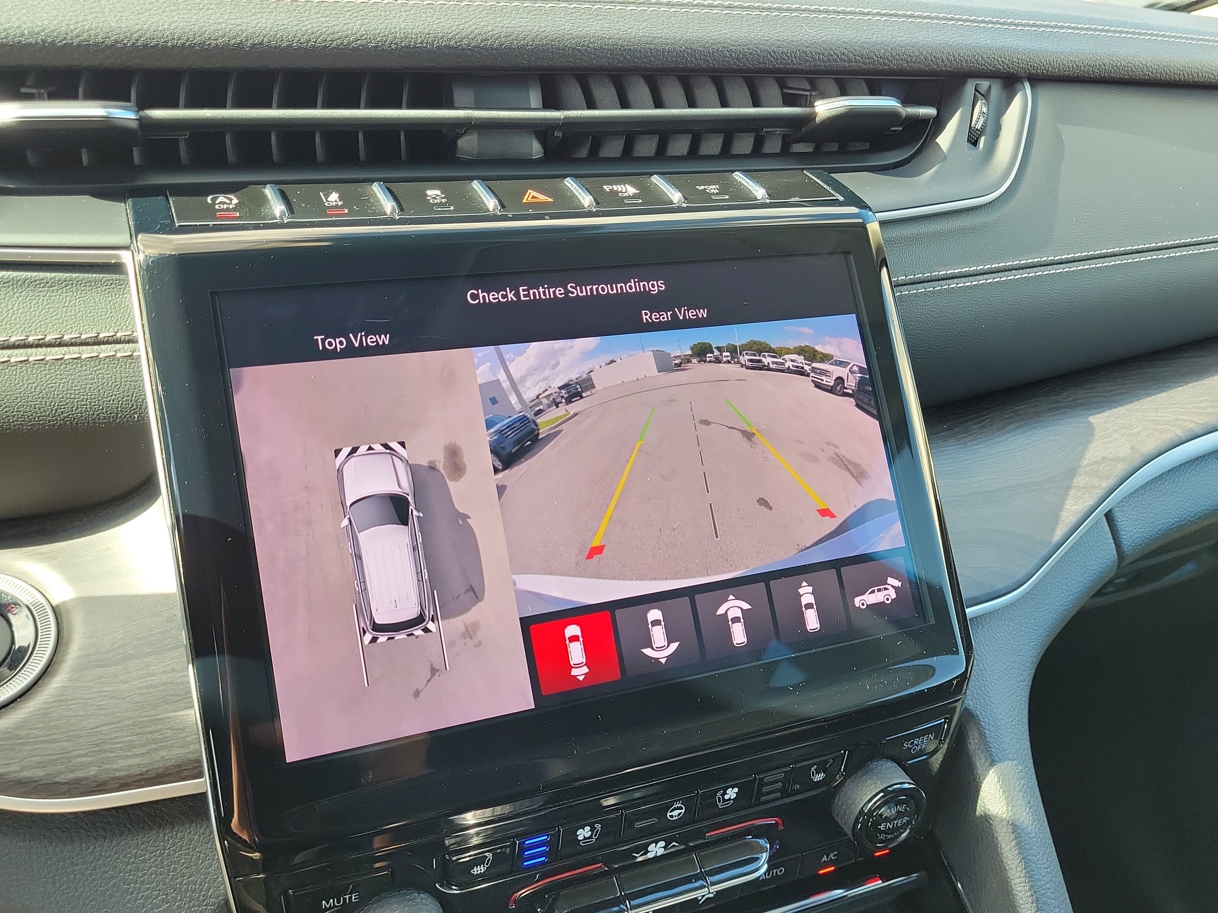 Used 2023 Jeep Grand Cherokee Limited w/ Luxury Tech Group II image 9