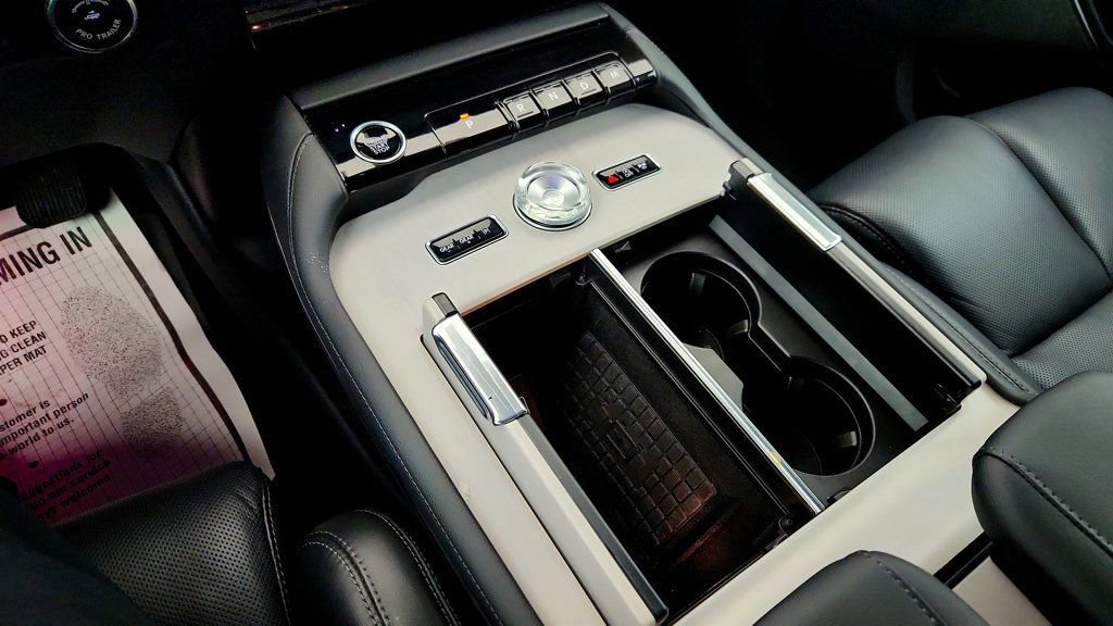 Used 2025 Lincoln Navigator Reserve w/ Jet Appearance Package image 18