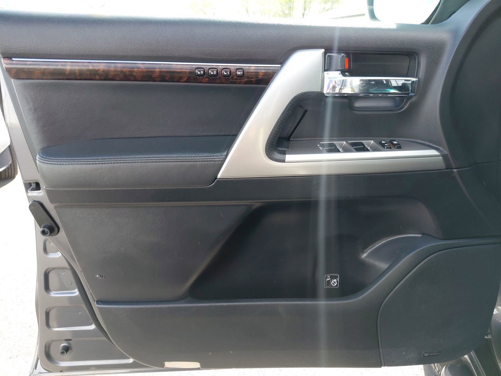 Used 2013 Toyota Land Cruiser image 15