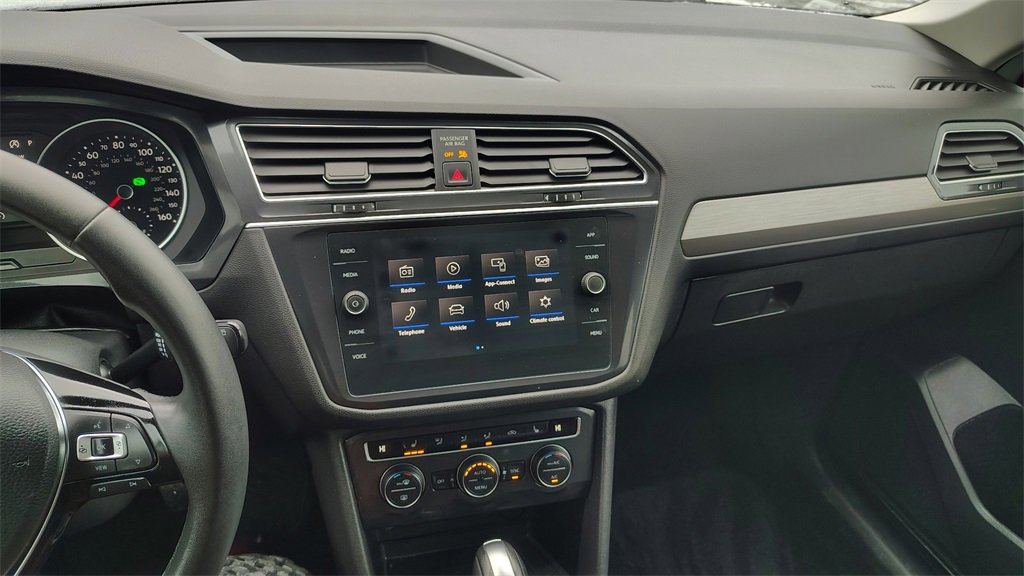 Used 2020 Volkswagen Tiguan SE image 19