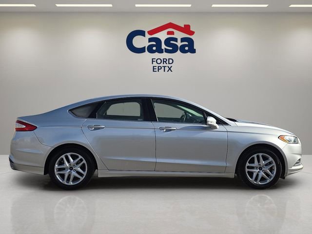 Used 2016 Ford Fusion SE image 2