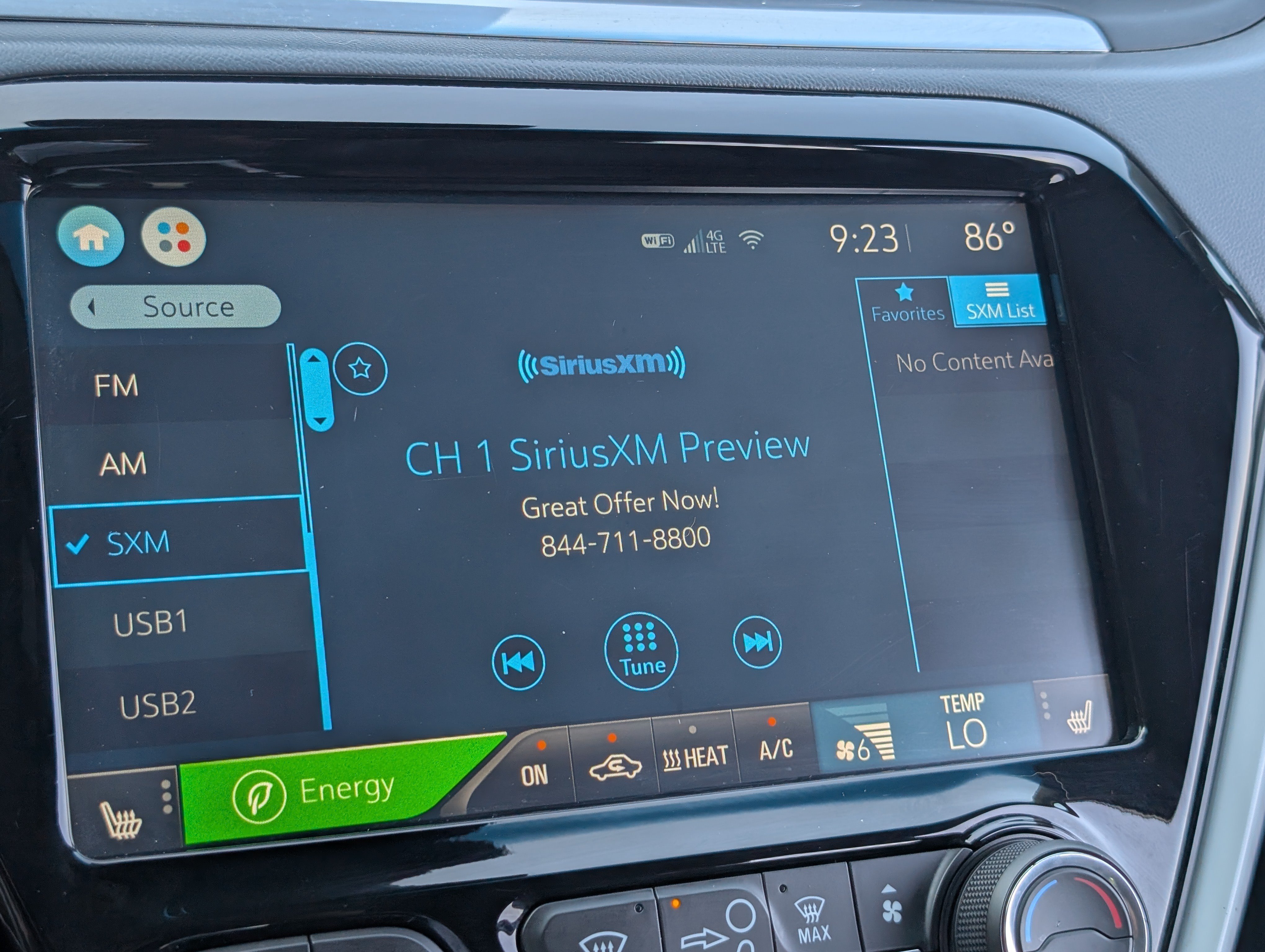 Used 2019 Chevrolet Bolt Premier w/ Infotainment Package FWD image 27