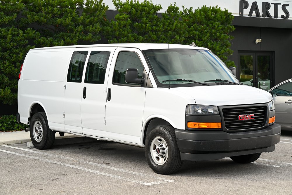 Used 2022 GMC Savana 3500 Extended w/ Driver Convenience Package RWD image 3