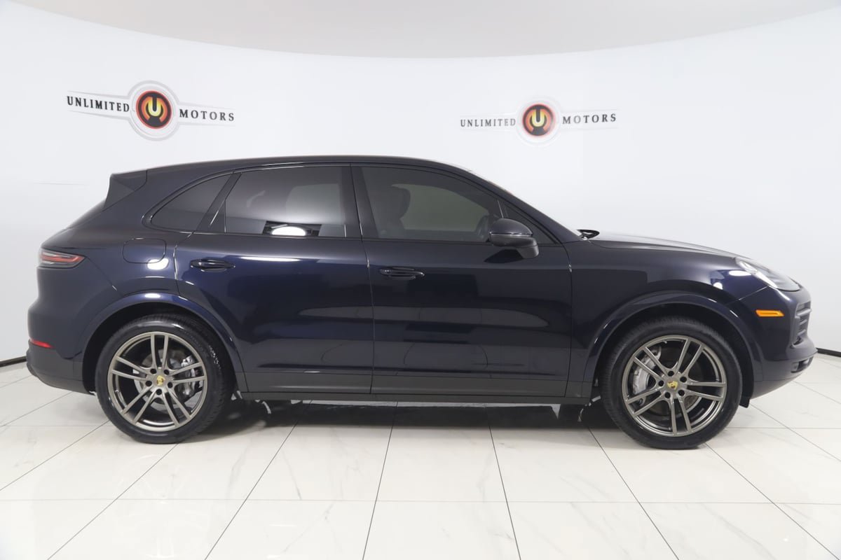 Used 2023 Porsche Cayenne Platinum Edition AWD/4WD image 2
