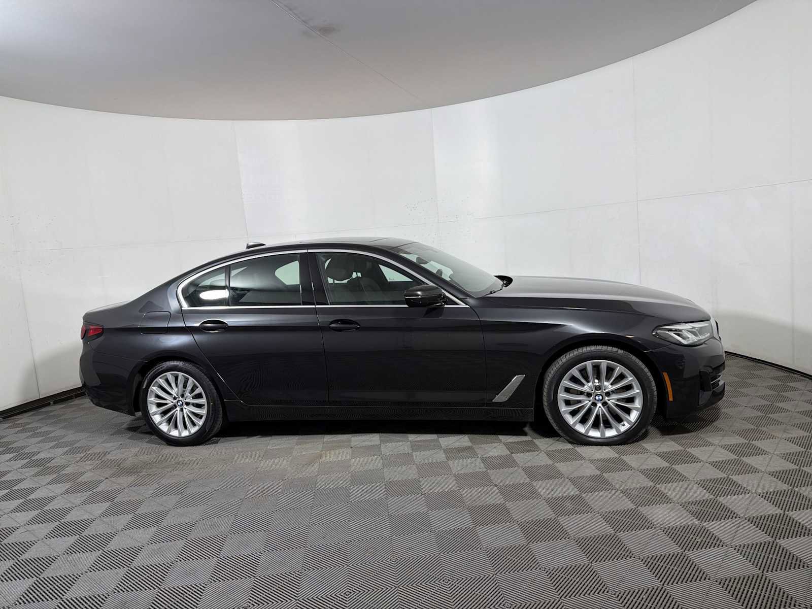 Certified 2023 BMW 530i xDrive w/ Convenience Package image 7