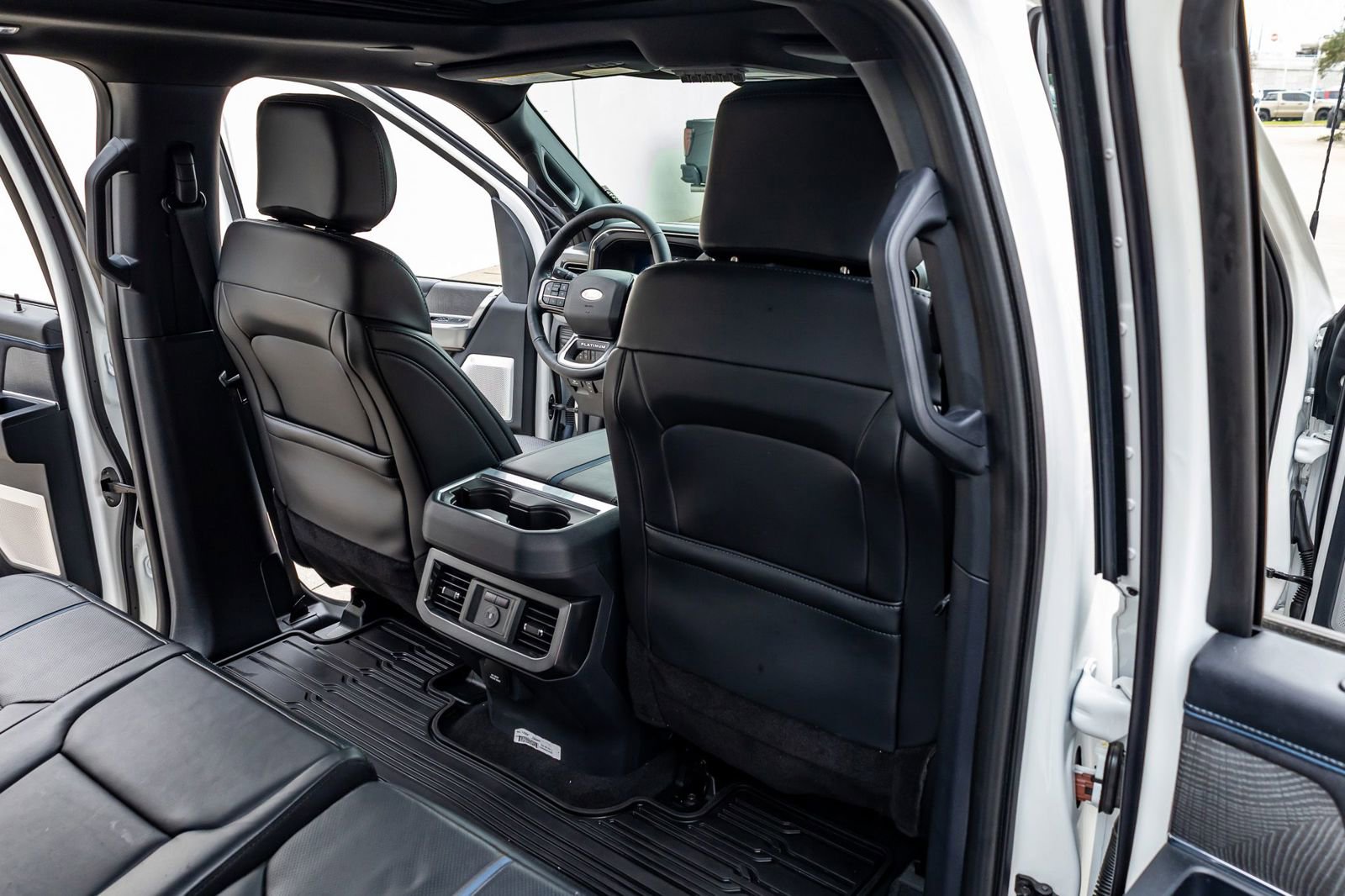 Used 2025 Ford F250 Platinum w/ Tremor Off-Road Package image 33