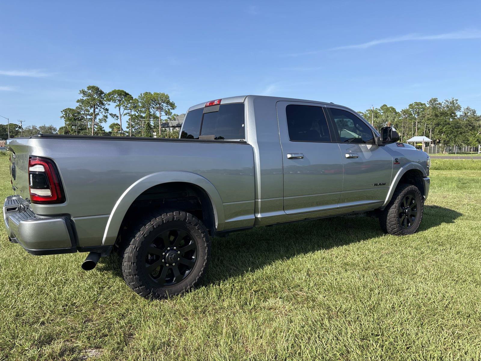 Used 2019 RAM 2500 Laramie AWD/4WD image 3