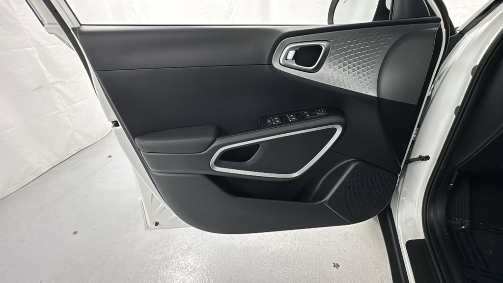 New 2025 Kia Soul LX image 18