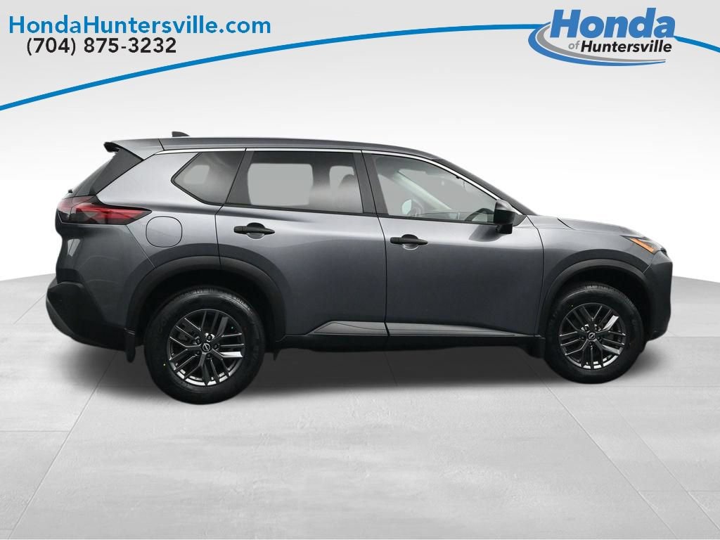 Used 2023 Nissan Rogue S AWD/4WD image 5