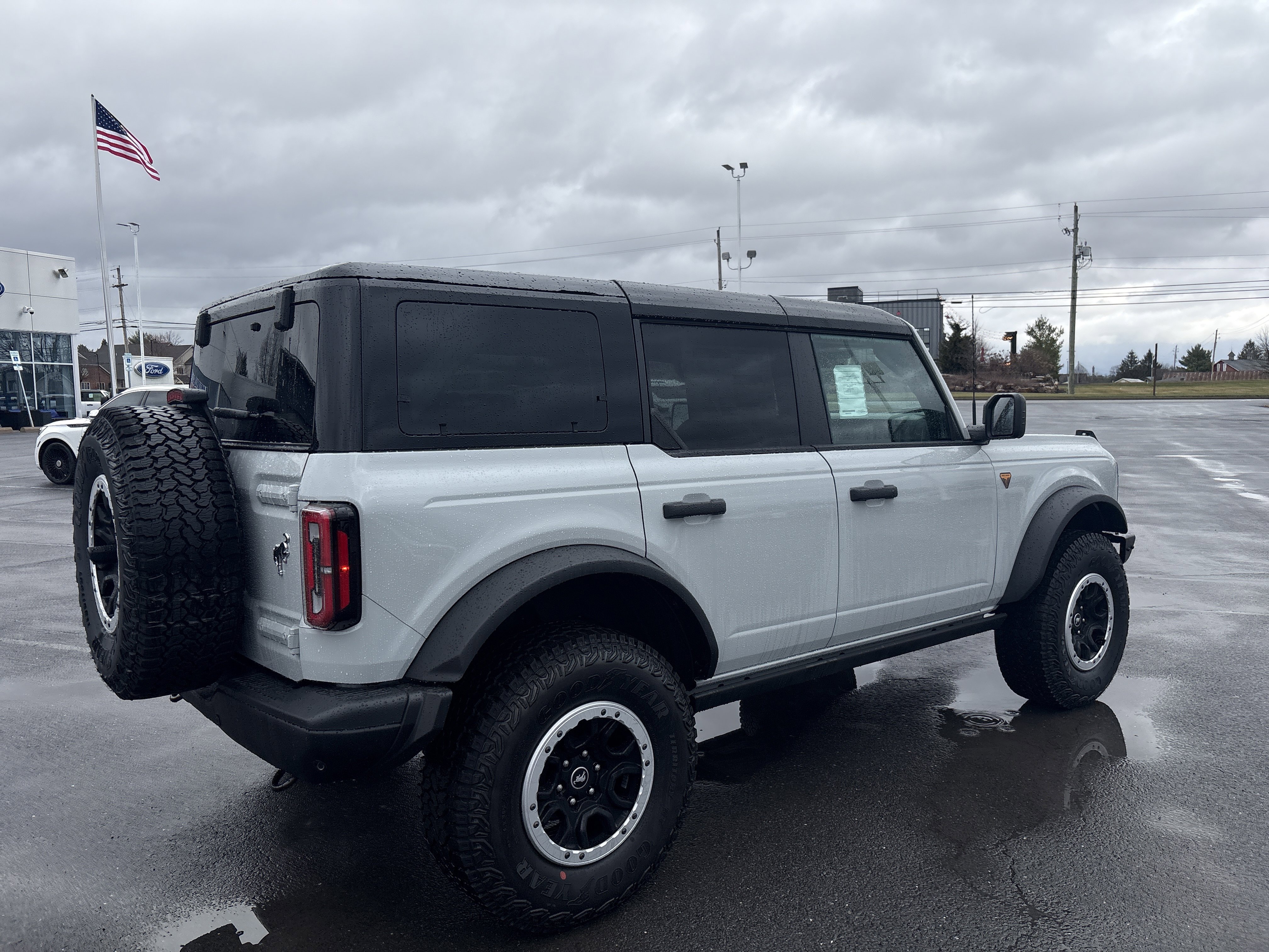 New 2026 Ford Bronco Badlands image 3