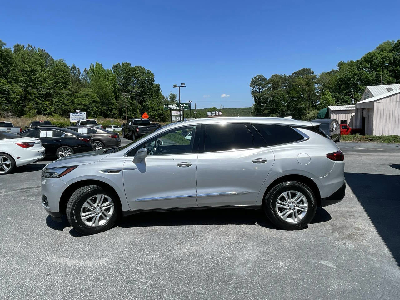 Used 2020 Buick Enclave Essence w/ Sound and Sites Package FWD image 4