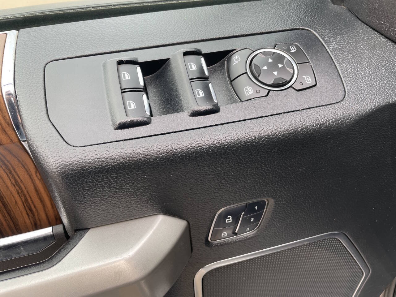 Used 2015 Ford F150 Lariat AWD/4WD image 13