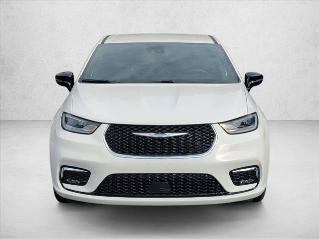 Used 2025 Chrysler Pacifica Select FWD image 2
