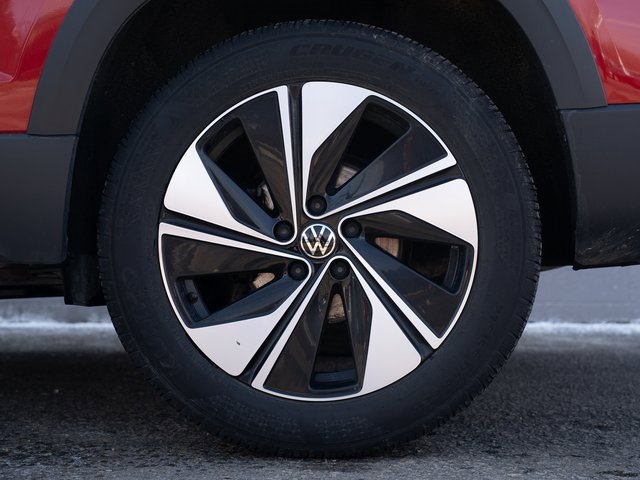 Certified 2024 Volkswagen Taos SE image 13