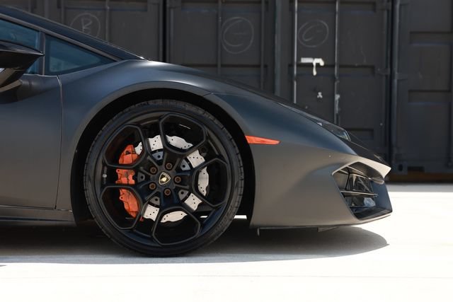 Used 2019 Lamborghini Huracan LP 580-2 RWD image 24