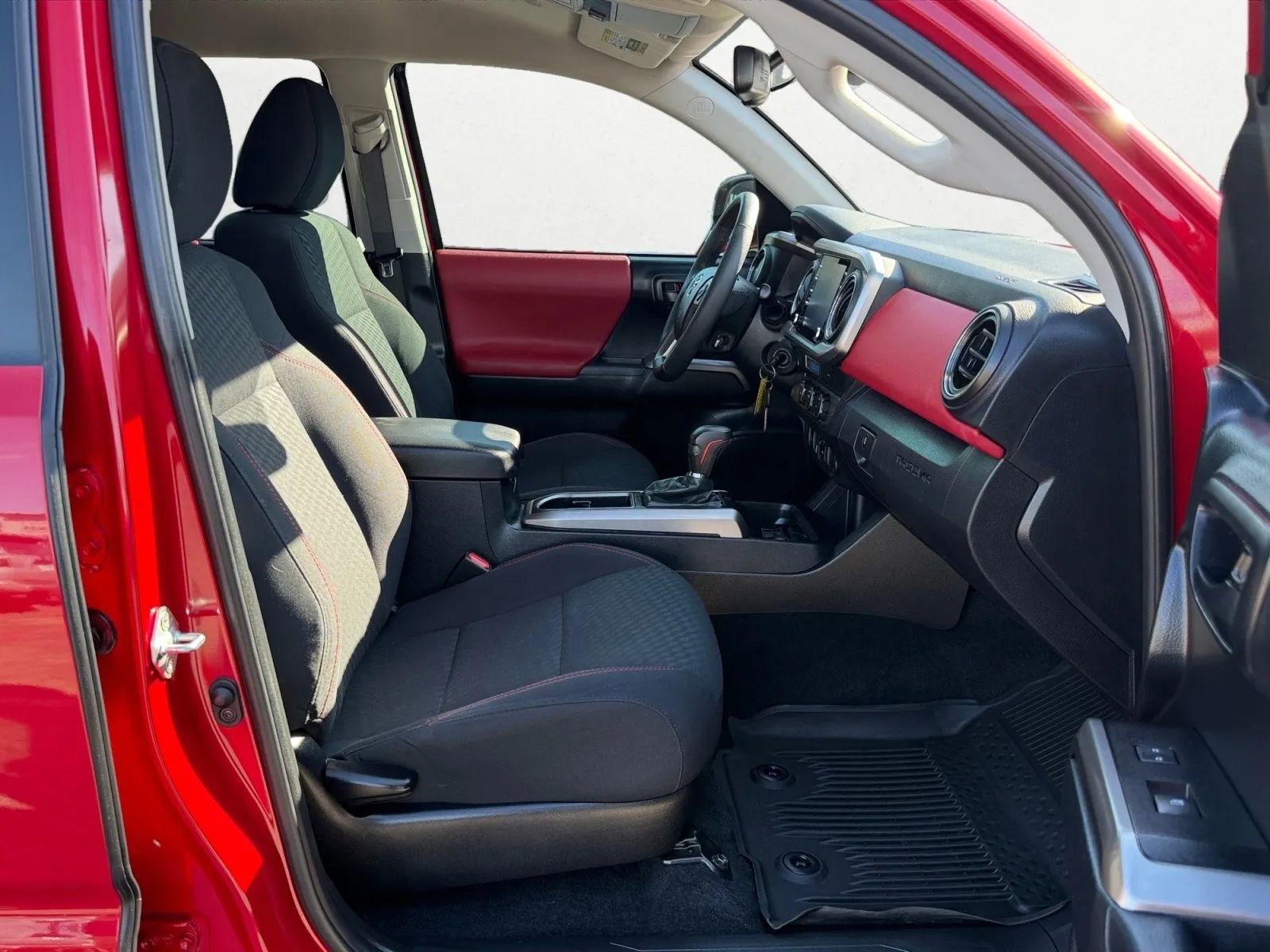 Used 2021 Toyota Tacoma SR5 RWD image 25