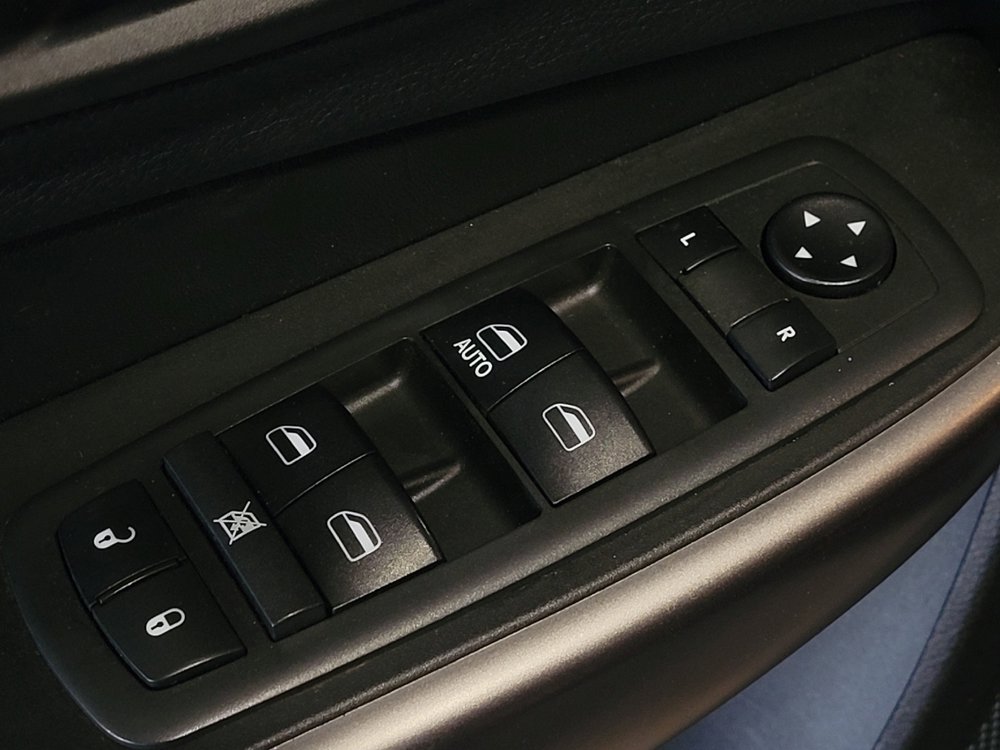 Used 2019 Jeep Cherokee Latitude w/ Popular Appearance Group AWD/4WD image 27