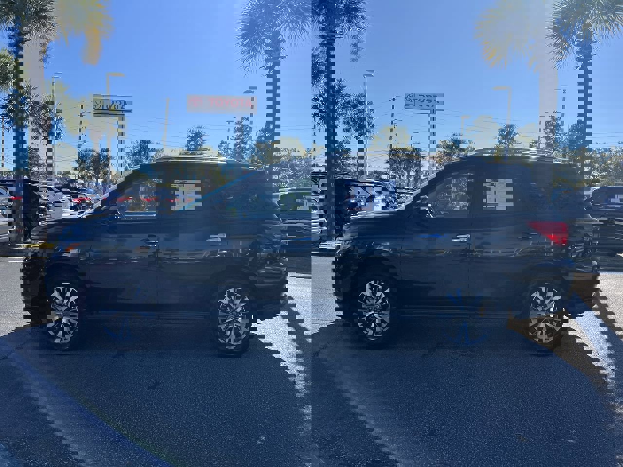 Used 2020 Nissan Pathfinder SV image 7