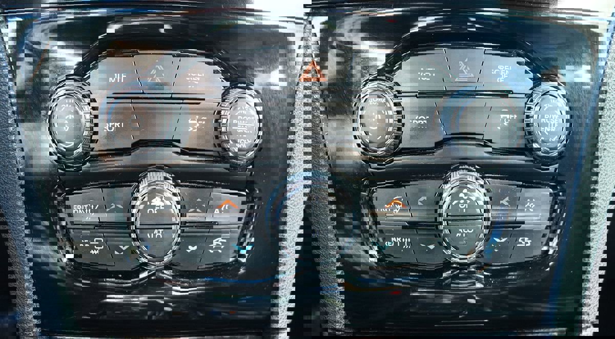 Used 2018 Chrysler 300 S image 45