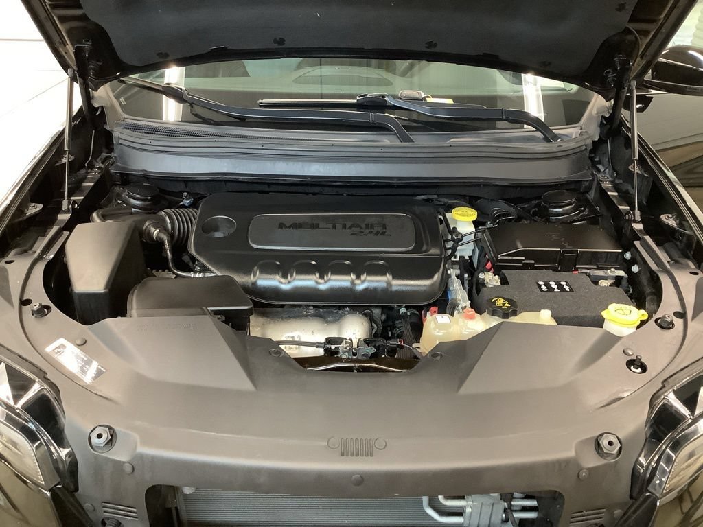Used 2019 Jeep Cherokee Latitude Plus AWD/4WD image 13