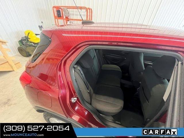 Used 2022 Chevrolet Trax LS AWD/4WD image 7