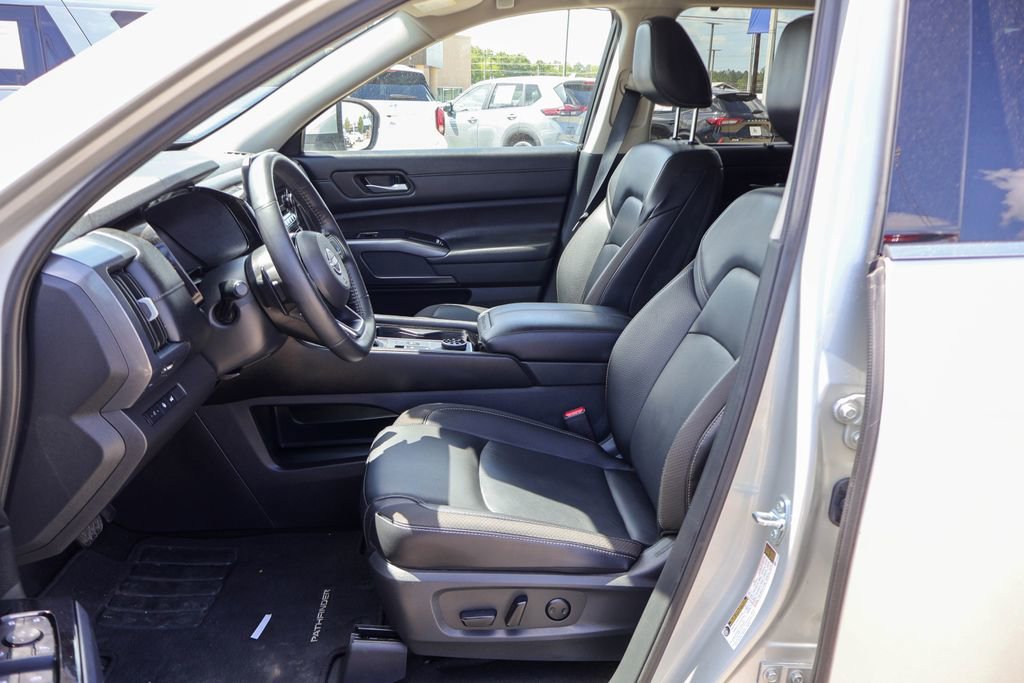 Used 2025 Nissan Pathfinder SL AWD/4WD image 7