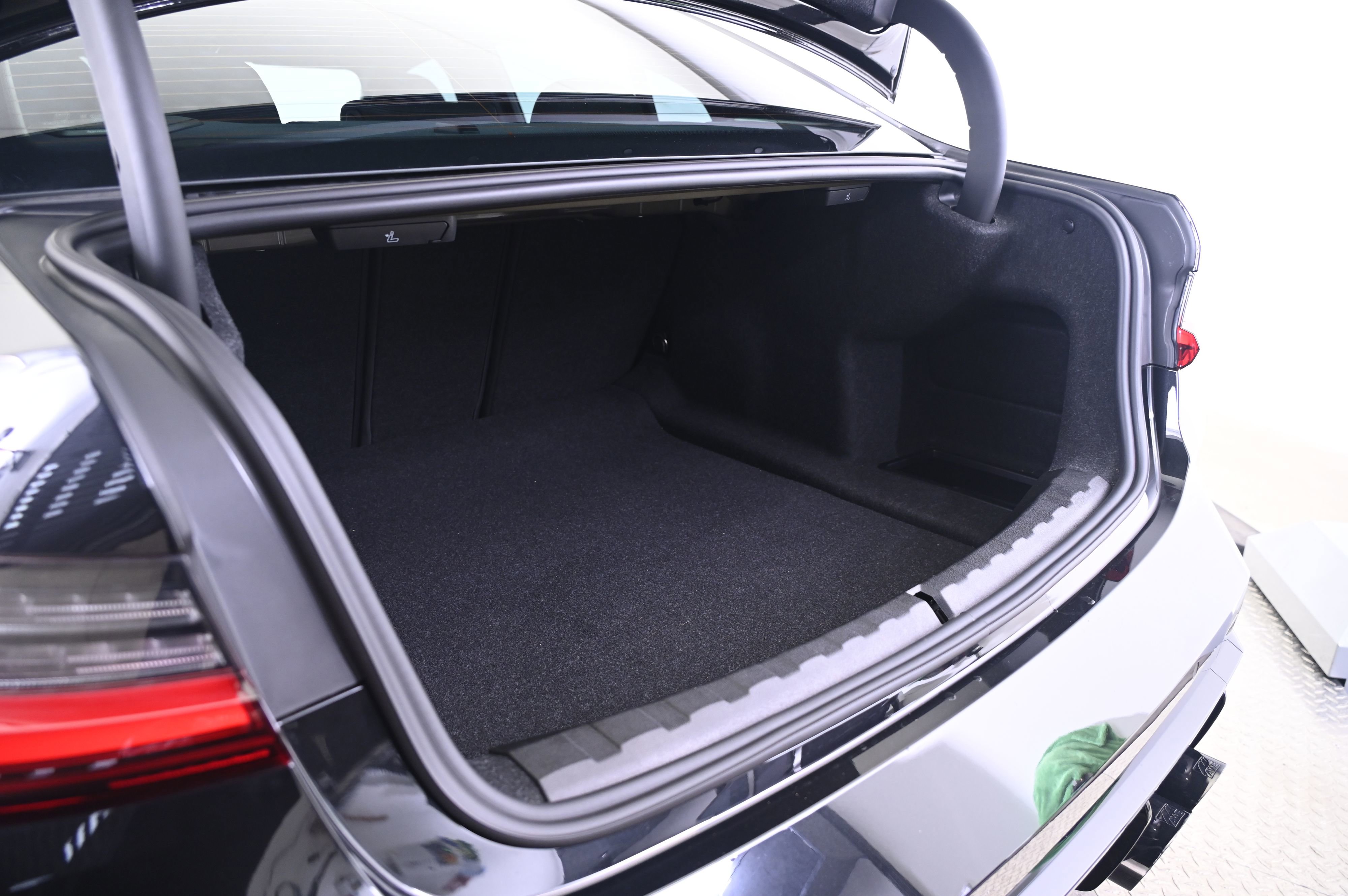 Used 2025 BMW M3 Competition w/ Executive Package image 15