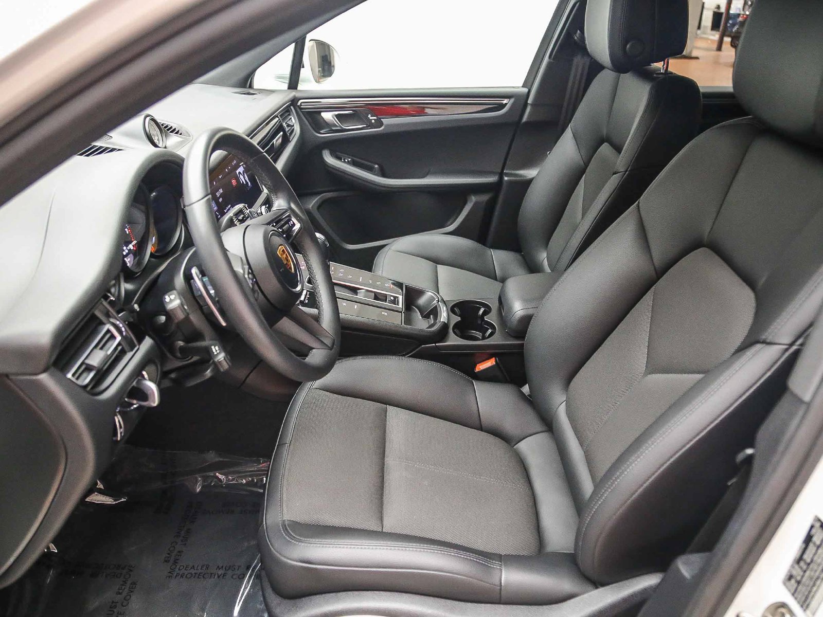Certified 2022 Porsche Macan AWD/4WD image 21