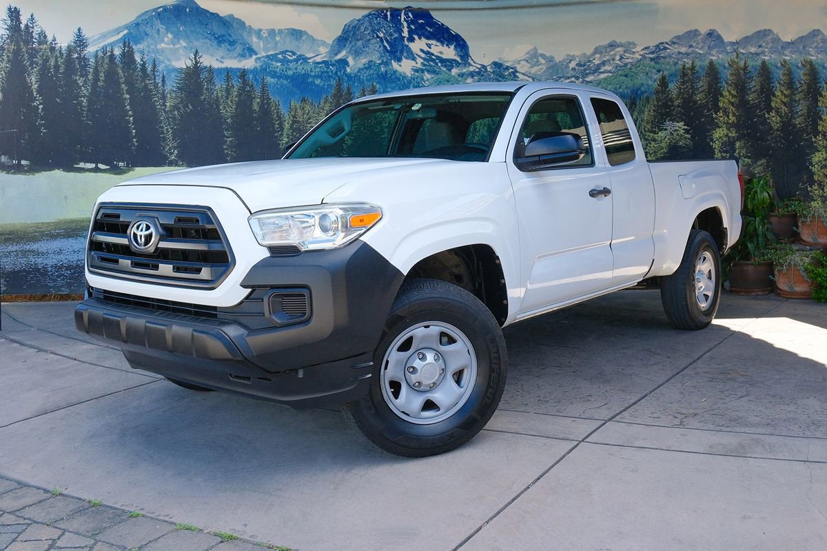 Used 2017 Toyota Tacoma SR RWD image 1