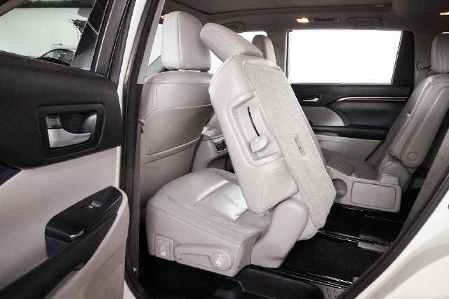 Used 2015 Toyota Highlander Limited Platinum AWD/4WD image 24