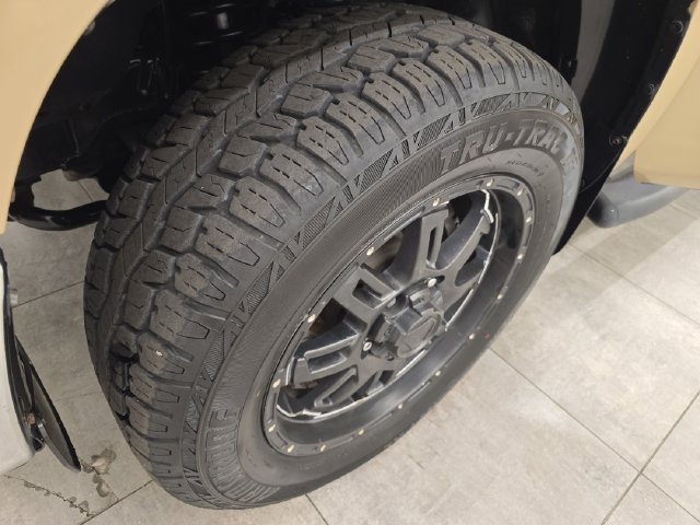Used 2017 Toyota Tundra Limited w/ Limited Premium Package RWD image 37