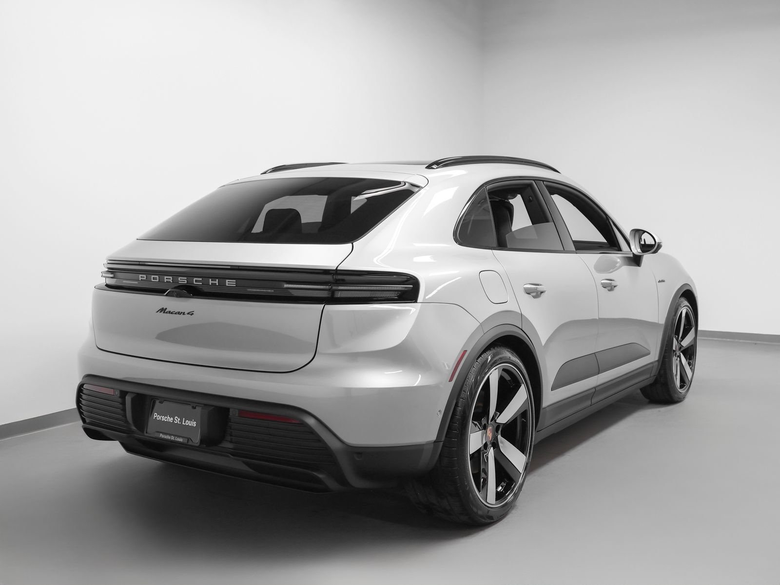 New 2026 Porsche Macan 4 Electric AWD/4WD image 12
