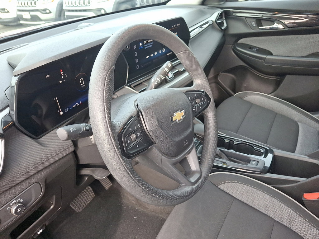 Used 2025 Chevrolet TrailBlazer LT image 25