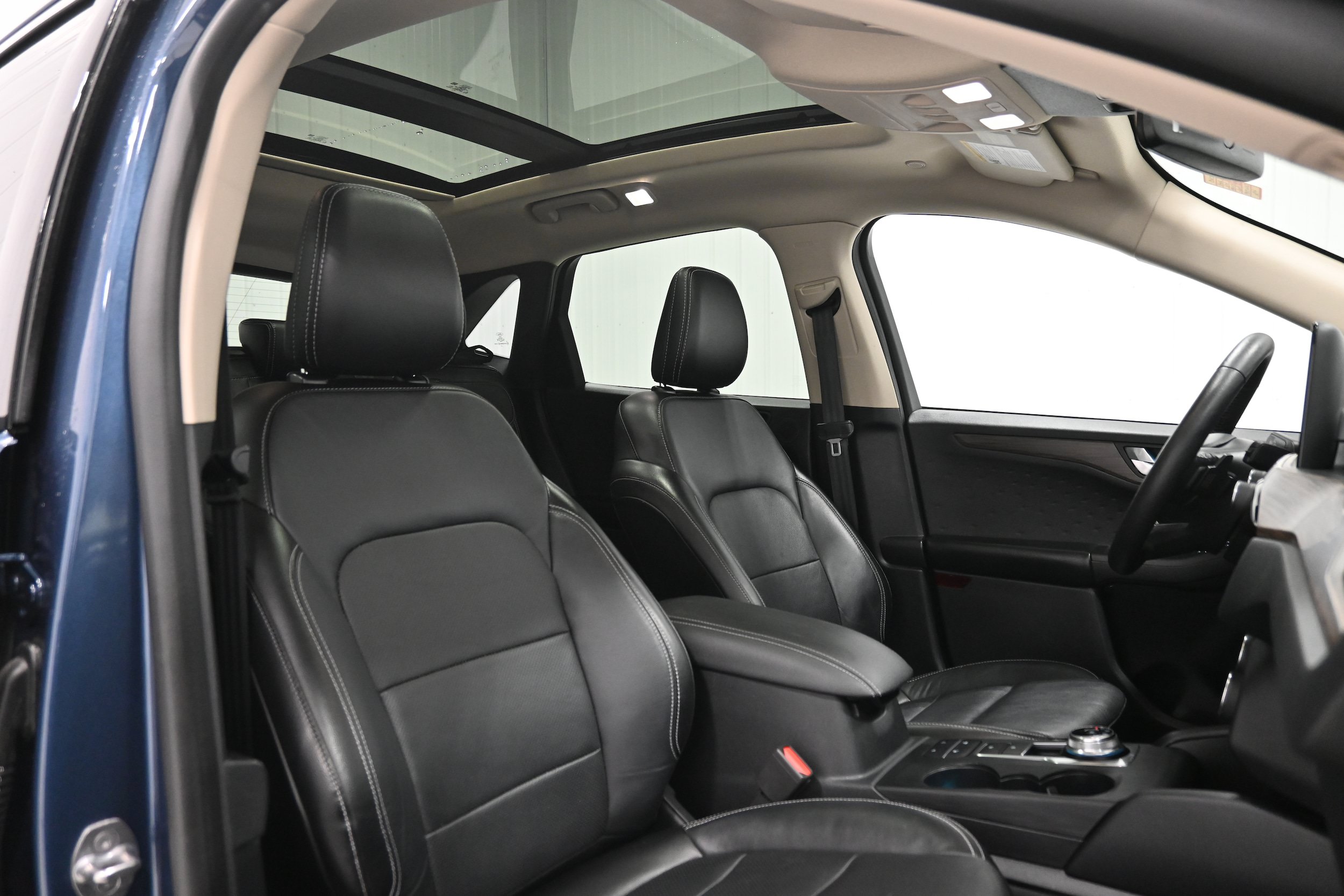 Used 2020 Ford Escape Titanium w/ Titanium Premium Package 2.0 AWD/4WD image 31