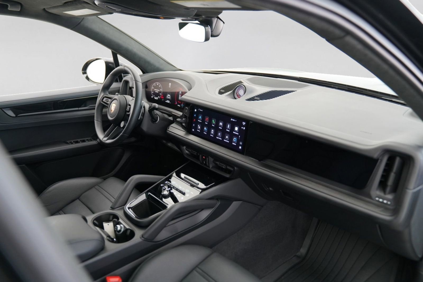 Used 2025 Porsche Cayenne GTS AWD/4WD image 46