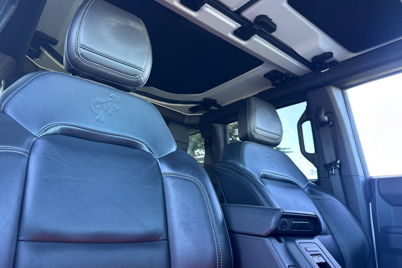 Used 2025 Ford Bronco Badlands AWD/4WD image 16