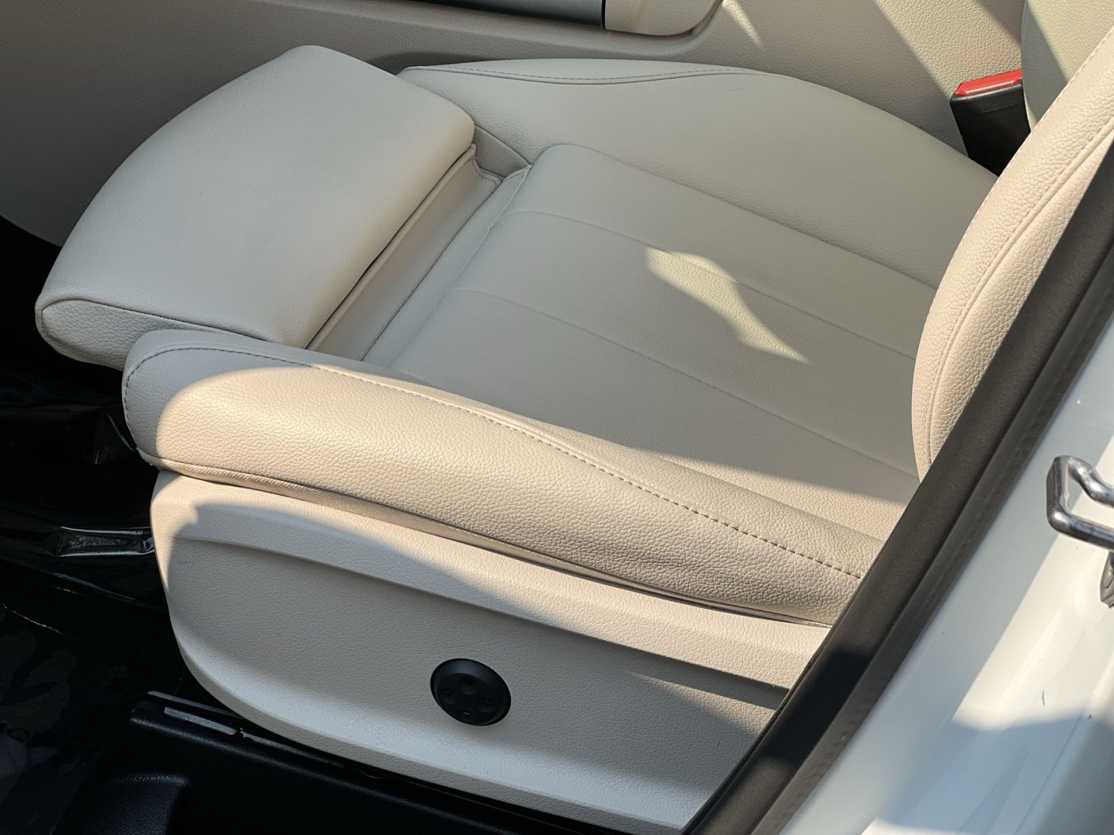 Certified 2022 Mercedes-Benz GLB 250 4MATIC image 19