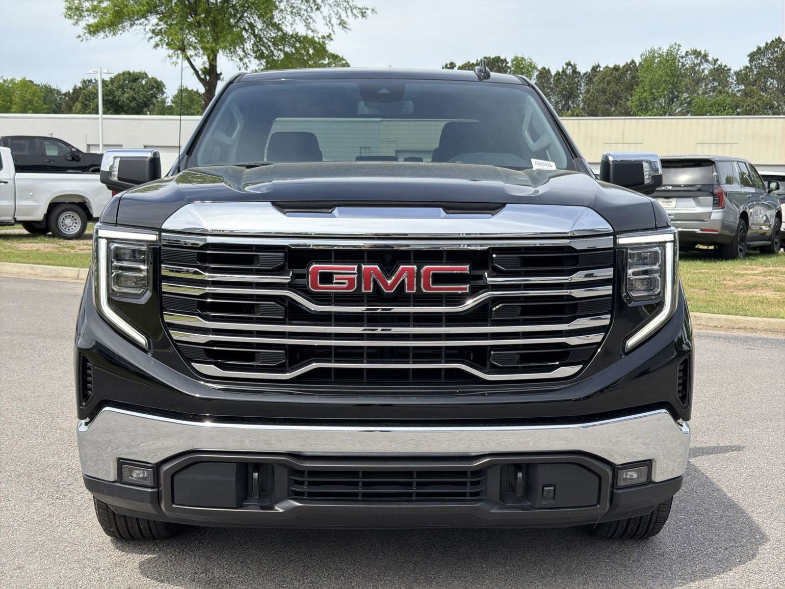 Used 2024 GMC Sierra 1500 SLT AWD/4WD image 3