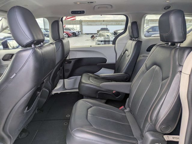 Used 2019 Chrysler Pacifica Touring-L w/ Advanced Safetytec Group FWD image 13