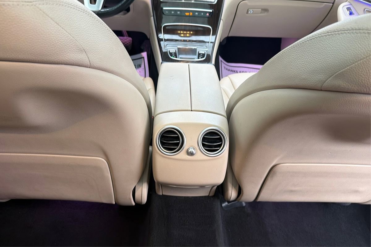 Used 2021 Mercedes-Benz GLC 300 4MATIC w/ Premium Package image 21