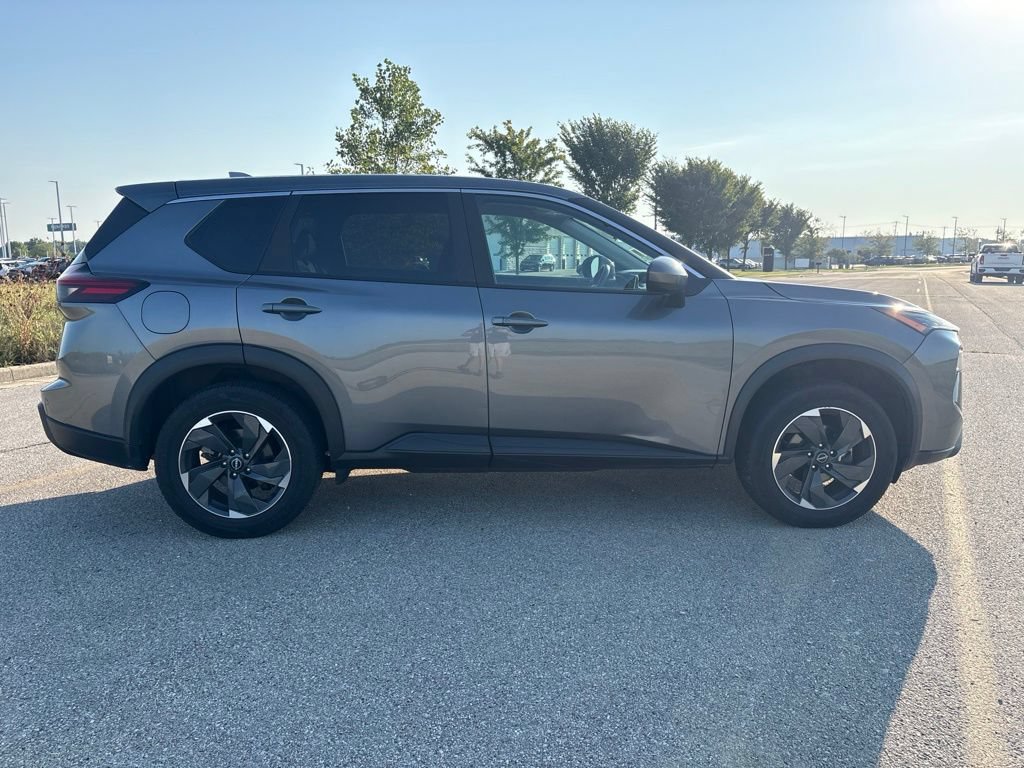 Used 2024 Nissan Rogue SV AWD/4WD image 15