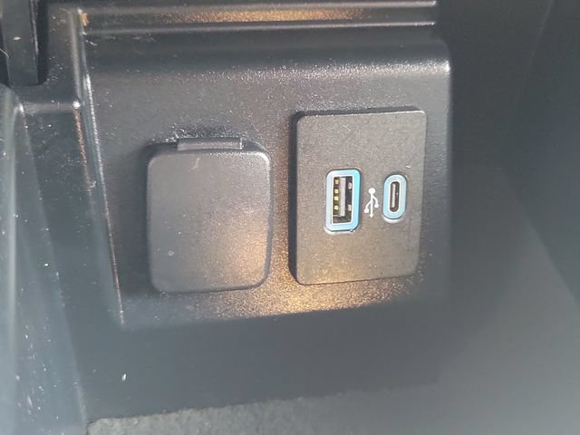 Used 2021 Ford Explorer Limited w/ Equipment Group 301A AWD/4WD image 20