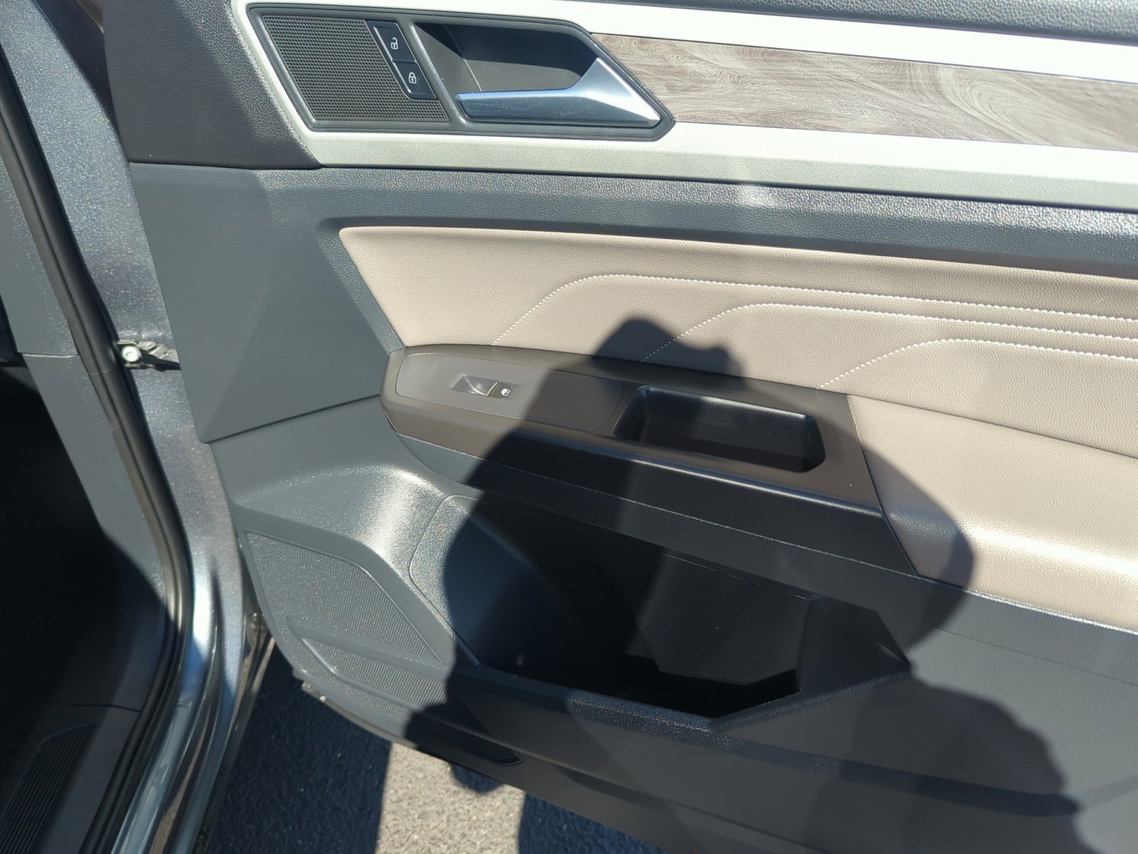 Certified 2022 Volkswagen Atlas Cross Sport SE image 16