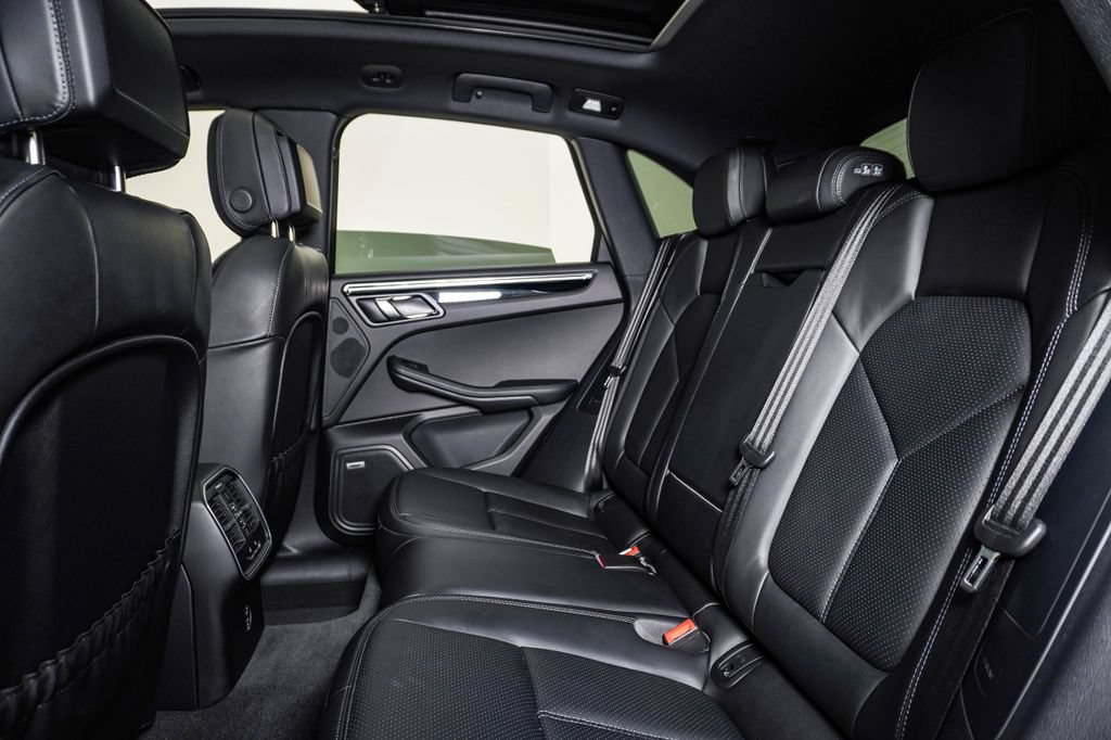 Certified 2026 Porsche Macan AWD/4WD image 17