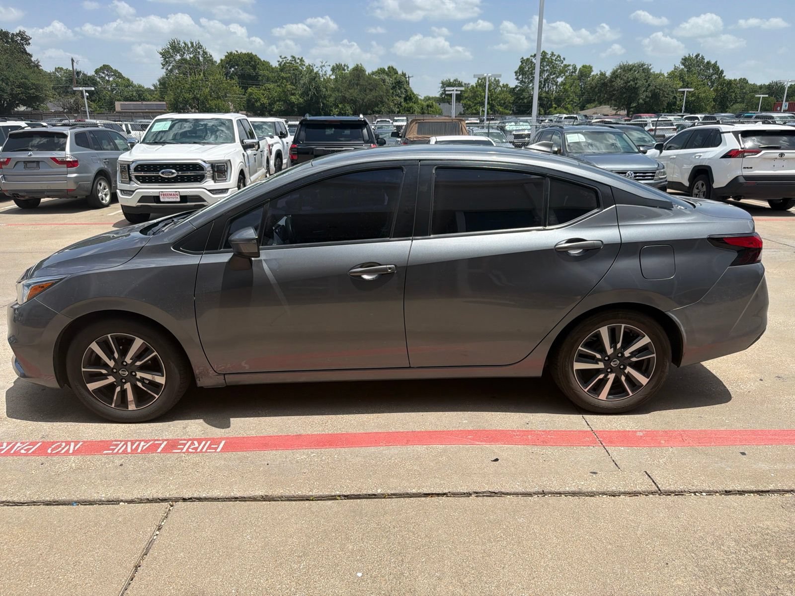 Used 2021 Nissan Versa SV FWD image 6