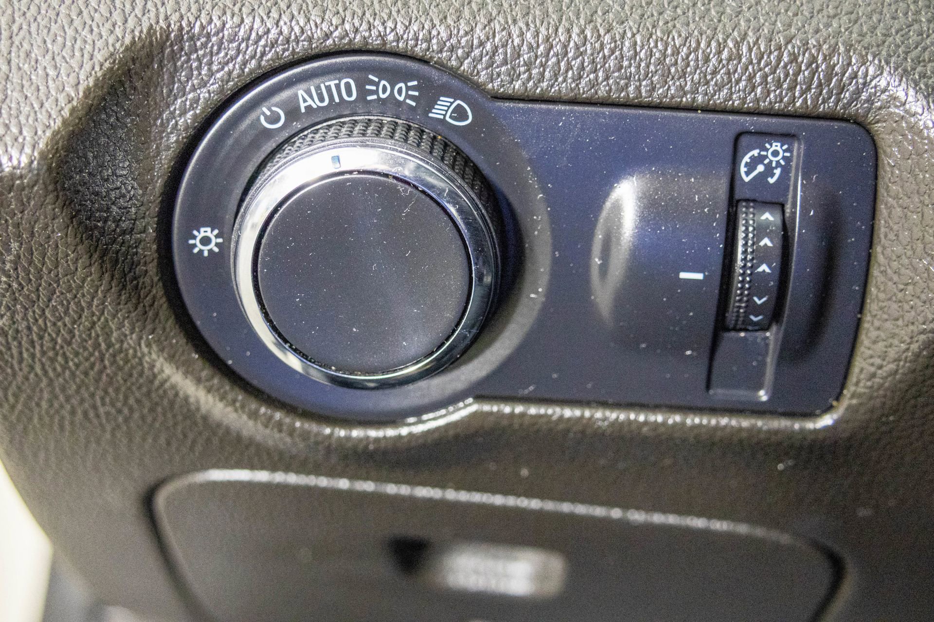 Used 2015 Chevrolet Cruze LT image 12