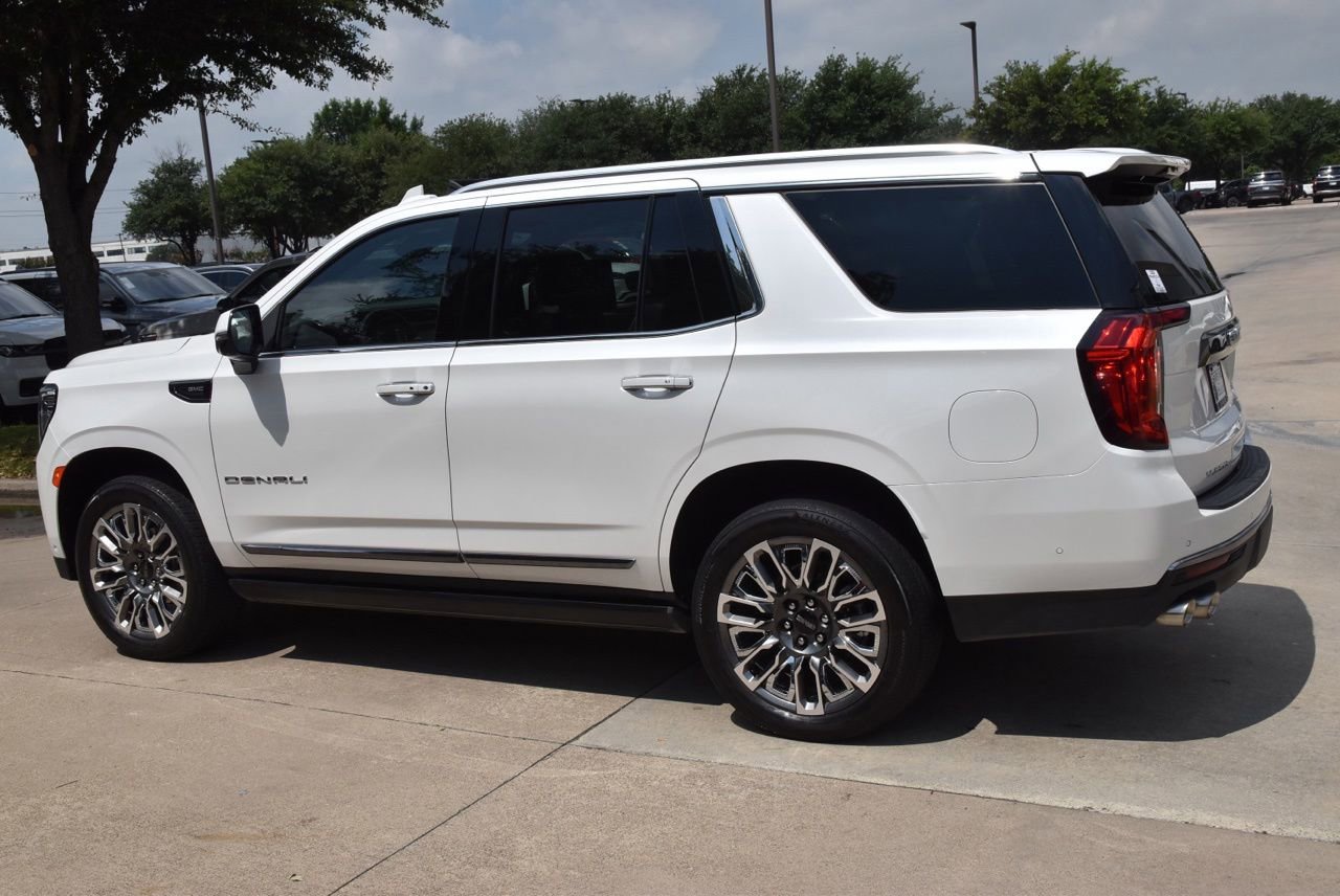Used 2023 GMC Yukon Denali Ultimate w/ LPO, Floor Liner Package AWD/4WD image 11
