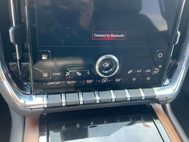 Certified 2025 GMC Yukon XL Denali AWD/4WD image 32